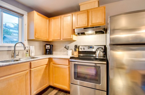Oceanside Apartment | Modern dog-friendly studio with beachside views & only steps to the beach