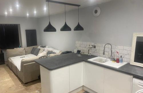 Southampton House | Modern Double Room 5 Min Walk to Station and Docks