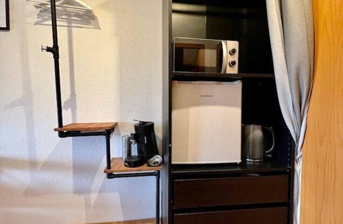 Kittersburg Apartment | Modern Double room + bath + AC/1A Guesthouse