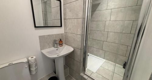 Kettering Apartment | Modern Double Room - Smart TV - Fast WiFi