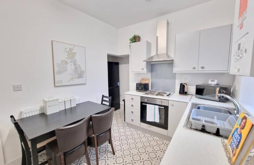 Burnley House | Modern Double Room with Ensuite with Shower RM 3