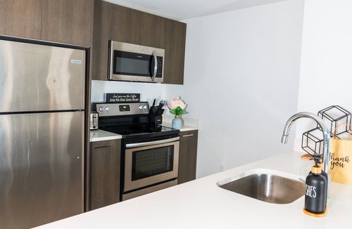 Overtown Condo | Modern Downtown 2BR Condo in the Heart of Miami Infinity Pool & Resort Amenities