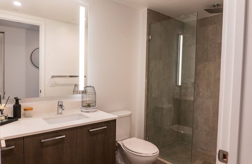 Overtown Condo | Modern Downtown 2BR Condo in the Heart of Miami Infinity Pool & Resort Amenities
