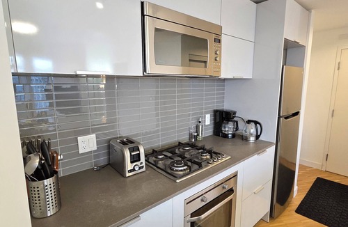 Crosstown Apartment | Modern Downtown Apartment with Million City Views