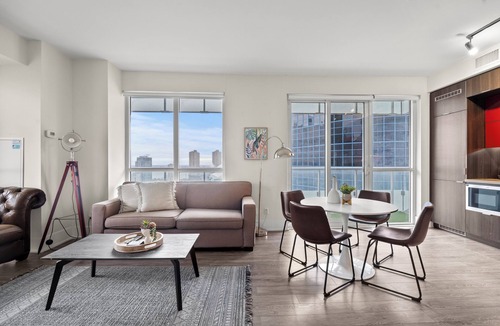 Toronto Entertainment District Apartment | Modern Downtown Apartments