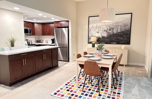 Northwest Bellevue Condo | Modern Downtown Bellevue Condo Free Parking
