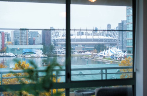 Mount Pleasant Apartment | Modern Downtown Condo w/Views, Gym & Sauna Access