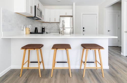 Mill River Apartment | Modern Downtown Gem near Yale, Wooster Sq+Parking