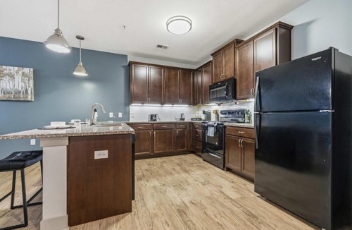 Downtown Indianapolis Apartment | Modern Downtown Indy 2BR Free Parking Walk to Lucas Oil & March Madness