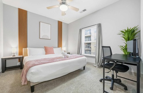 Downtown Indianapolis Apartment | Modern Downtown Indy 2BR Free Parking Walk to Lucas Oil & March Madness