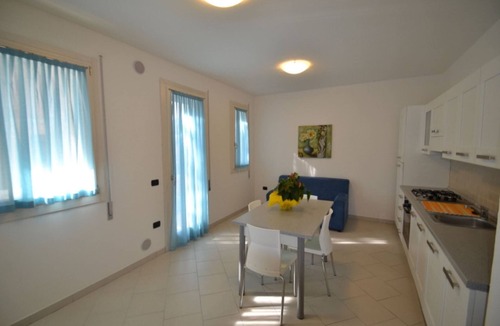 Rosapineta Apartment | Modern downtown flat near the beach