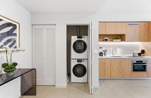 Downtown Miami Villa | Modern Downtown Miami Apt w/Balcony