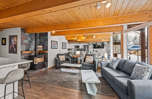 Aspen Condo | Modern Downtown Mountainside 3BR 2BA Apartment w/Parking in Aspen Sleeps 8 GREAT