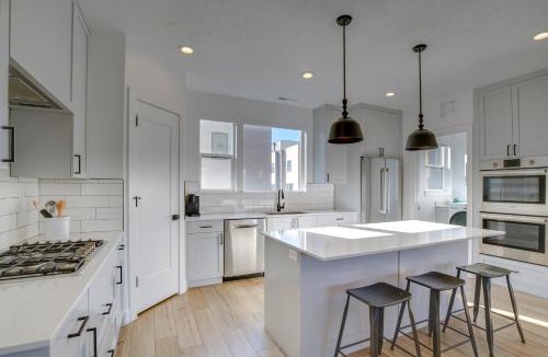 Central Business District House | Modern Downtown Provo Townhome w/Balcony!