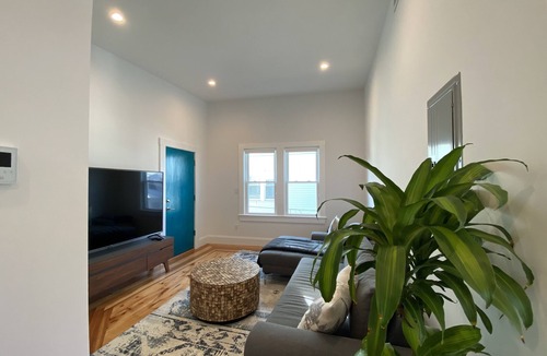 Salem Condo | Modern Downtown Salem 3 Bedroom - Park & Play
