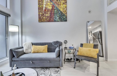 Downtown Vancouver Condo | Modern Downtown Vancouver Loft. Parking included.