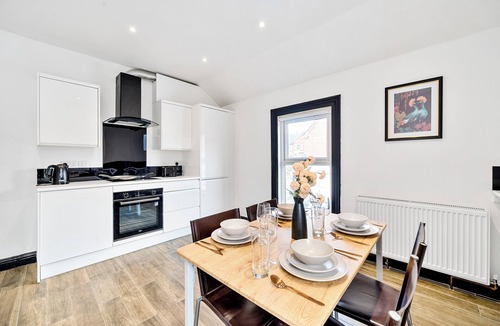 Reading Apartment | MODERN DUPLEX APARTMENT LOCATED NEAR CITY CENTRE - FREE PARKING, WI FI & NETFLIX