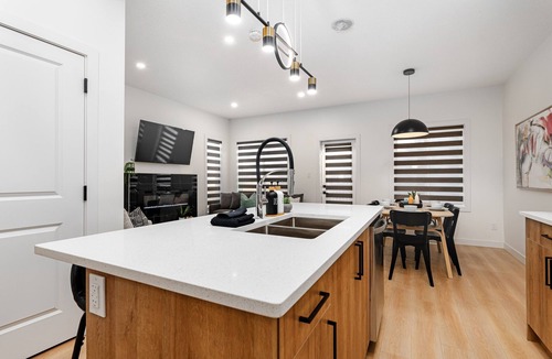 Southeast Edmonton House | Modern Duplex with AC Nearby Grey Nuns & Sleeps 8
