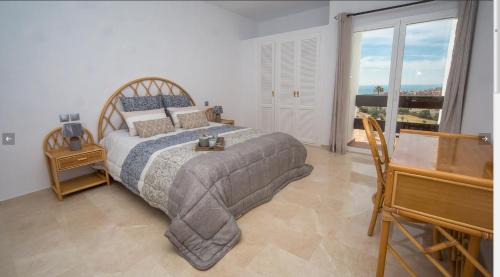 Manilva Apartment | Modern Duquesa 2 Bed Outstanding view of sea golf