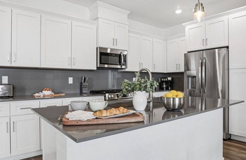 Eagle House | Modern Eagle Retreat | 4BR Sleeps 8 Dog-Friendly + Pickleball