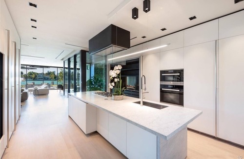 Seybold Villa | Modern Elegance 5BR waterfront Smart Home heated pool & Jacuzzi on Miami Beach!