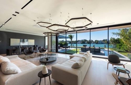 Seybold Villa | Modern Elegance 5BR waterfront Smart Home heated pool & Jacuzzi on Miami Beach!