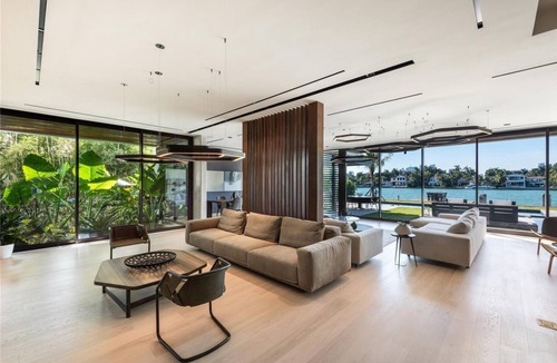 Seybold Villa | Modern Elegance 5BR waterfront Smart Home heated pool & Jacuzzi on Miami Beach!