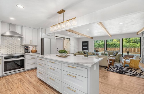 Redway House | Modern elegance in the redwoods, steps from the magnificent river beach