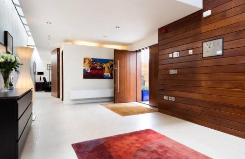 Ballsbridge House | Modern Elegance, steps from the Aviva! Home Cinema