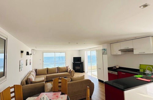 Kelibia Apartment | Modern, elegant apartment on the seafront
