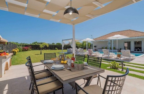 Vanato Villa | Modern & Elegant Villa, A/C, Superb Outdoor Areas, Private Pool - Quiet Setting 10mins from Tsilivi