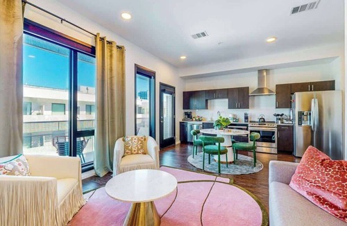 Edgehill Condo | Modern end-unit condo with balcony, AC, washer/dryer & seasonal pool