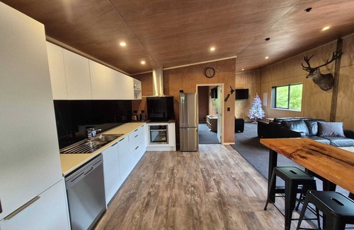 Collingwood House | Modern Escape - Comfort in Collingwood