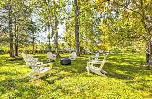 Marble Dale House | Modern Escape w/Fire Pit, Near Lake Waramaug
