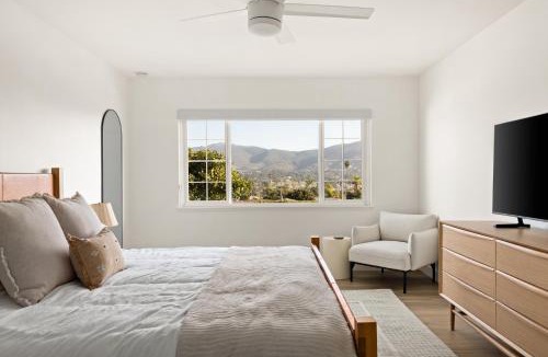 San Marcos House | Modern Escape w Mountain Views, Walk to Lake, Golf, Resort, Dining