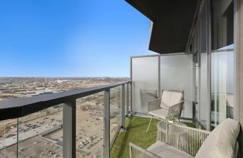 The Queensway Apartment | Modern Etobicoke Studio Sleek Queensway Retreat