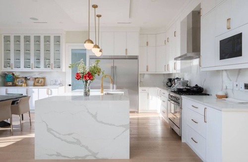 Langley House | Modern Executive Retreat 3 Private Bedrooms in Langley
