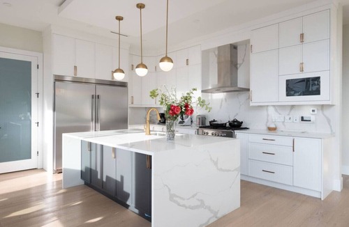 Langley House | Modern Executive Retreat 3 Private Bedrooms in Langley