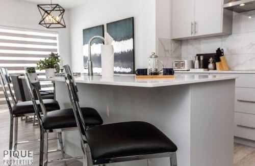 Southwest Edmonton Apartment | Modern Executive Home-Sleeps12-KingBeds-FullHouse
