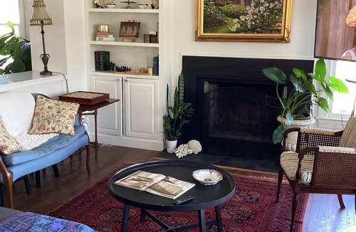 Potomac House | Modern executive level house with separate apartment on lower level