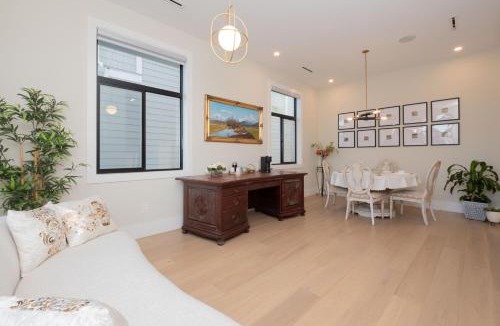 Langley House | Modern Executive Retreat 3 Bedrooms in Langley