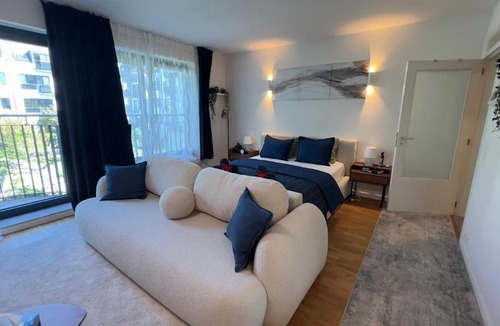 Upper Town Apartment | Modern Executive Studio in the EU Quarter Heart in Brussels