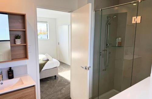 Lower Hutt House | Modern Fairfield Escape for Families and Groups