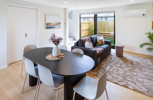 Saint Albans Apartment | Modern Family-Friendly Home Near St Albans Park