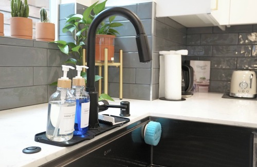 Judkins Park House | Modern, Family Friendly, King Bed, AC, 65in TV Prime Location
