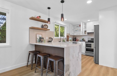 Highline House | Modern Family- Friendly 4BR w/AC + Yard Near Airport