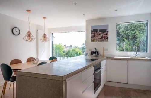 Hillside House | Modern Family home in Wimbledon Village with Private Parking