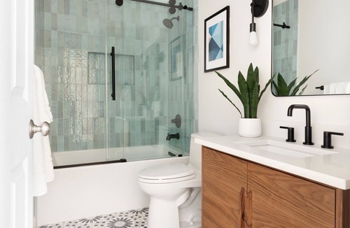 Poets Corner House | Modern Family Oasis 2BR/2BA + Private Backyard