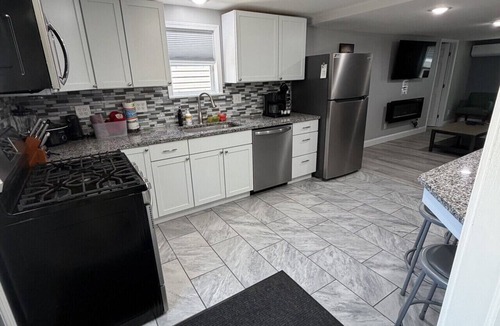 Geneva-on-the-Lake Apartment | Modern Family Retreat Near Lake & Wineries