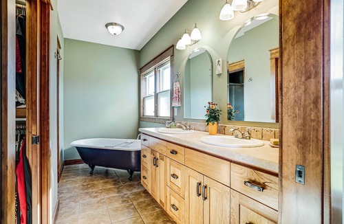 Dallas Other | Modern Farmhouse in the country on the golf course